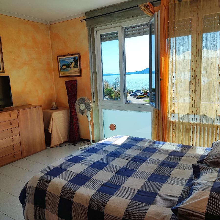 Appartamento Chic Vista Lago - Casa Janis فيربانيا المظهر الخارجي الصورة