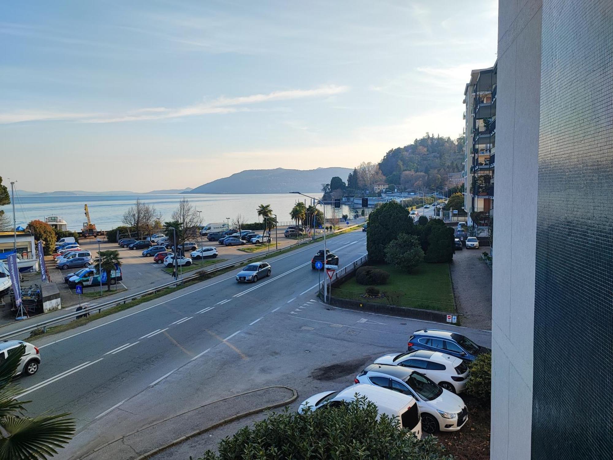 Appartamento Chic Vista Lago - Casa Janis فيربانيا المظهر الخارجي الصورة